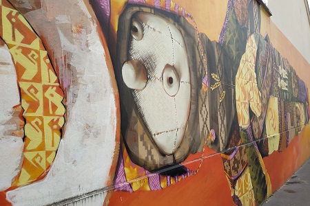 photo de la fresque de street art prise dans le 13e de INTI, intitulée : Poupée Anodine