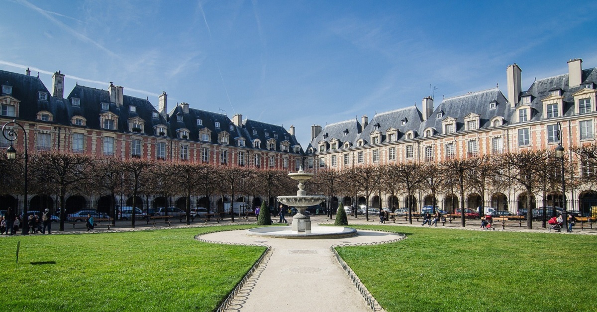 Une photo de la place des vosges