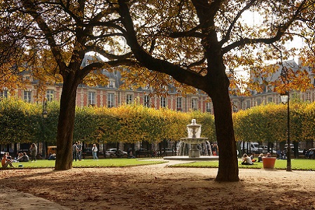 Photo of Place des Vosges in Paris