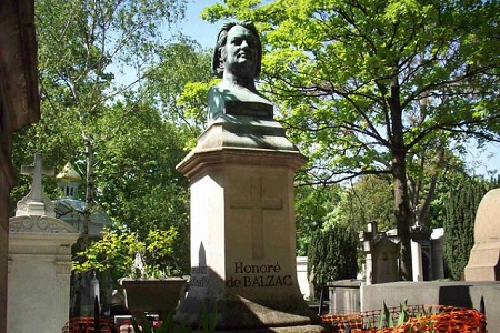 Photo of Honoré de Balzac's tomb in Père-Lachaise Cemetery.