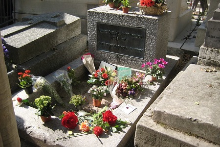 photo de la tombe de Jim Morrison au cimetière du Père-Lachaise