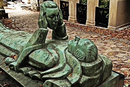 Photo of Fernand Arbelot’s tomb in Père-Lachaise Cemetery. 