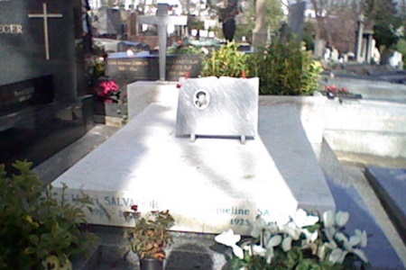 Photo of Henri Salvador ’s tomb in Père-Lachaise Cemetery.