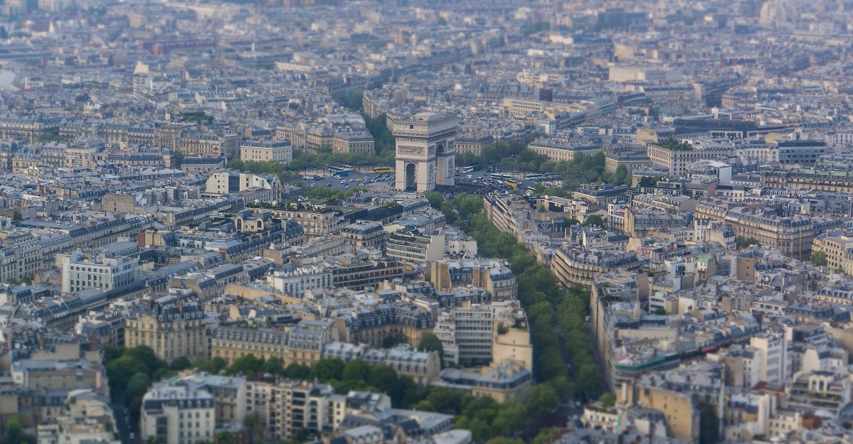 Paris vue du ciel, avec une vue sur l'arc de Triomphe