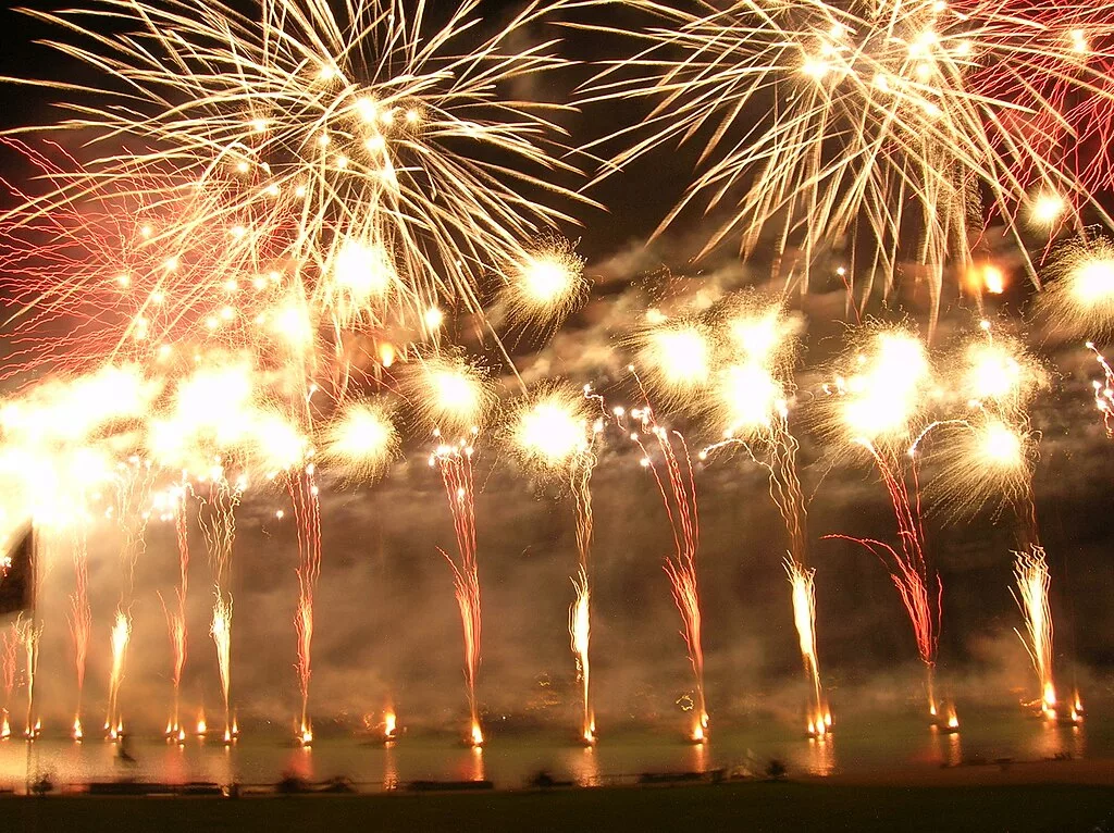 Feux d'artifice pendant la fête du Lac à Annecy