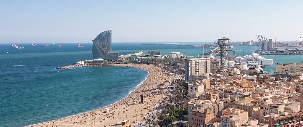 Vue aérienne de la plage Barceloneta
