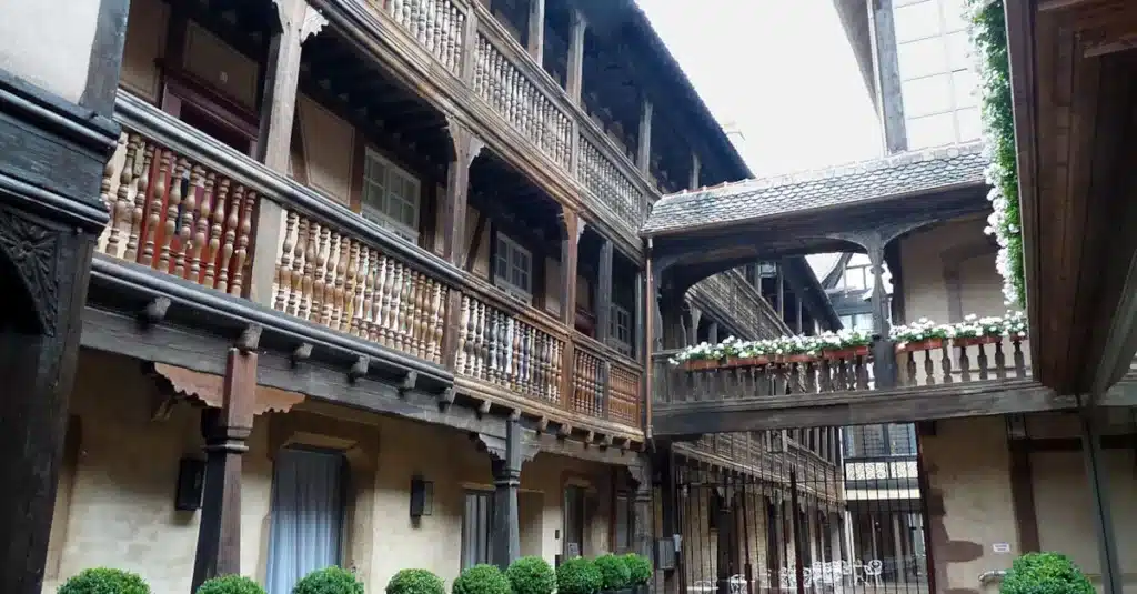 Hôtel cour du Corbeau à Strasbourg