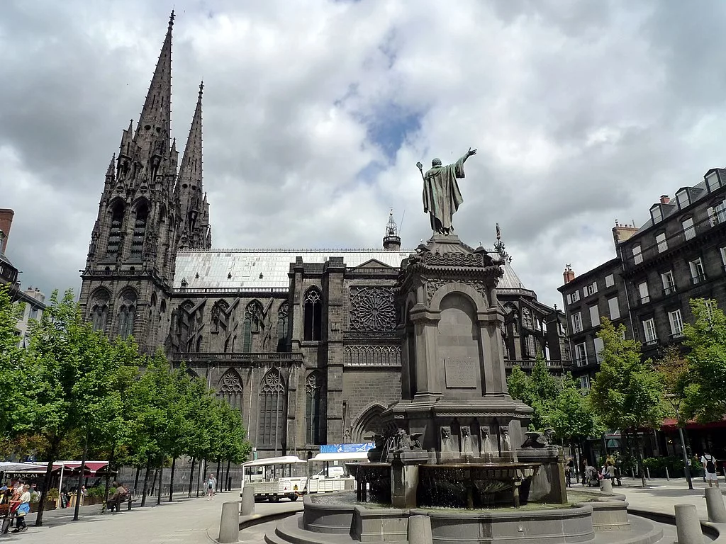 Place de la victoire à Clermont