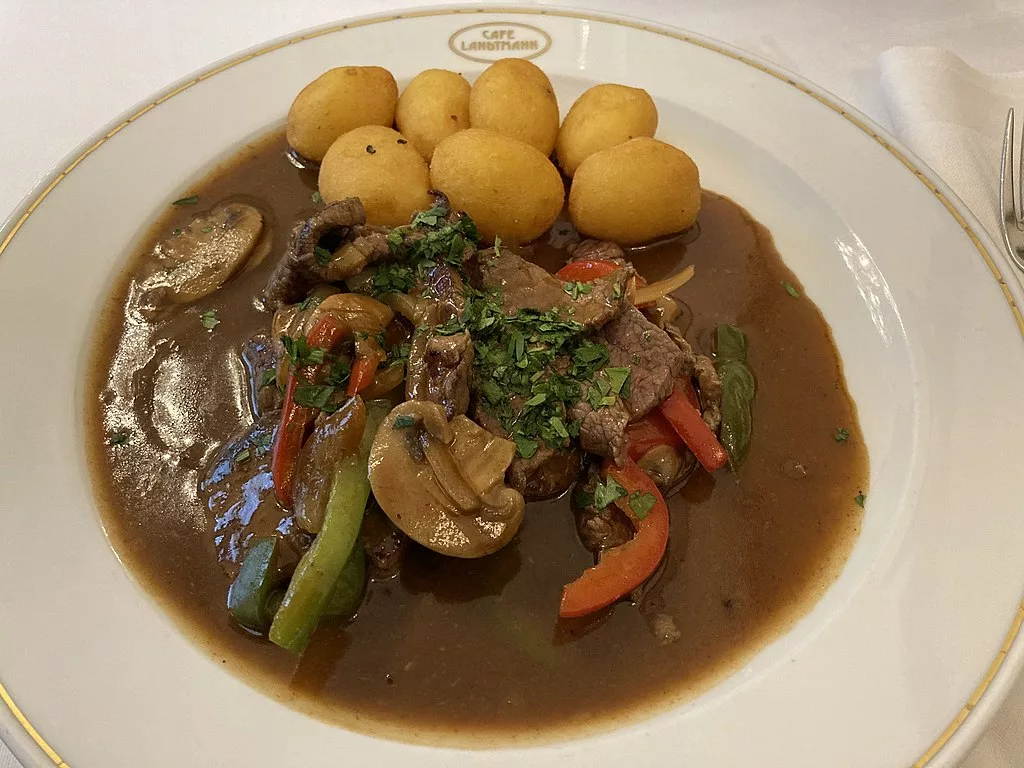 Boeuf Stroganov
