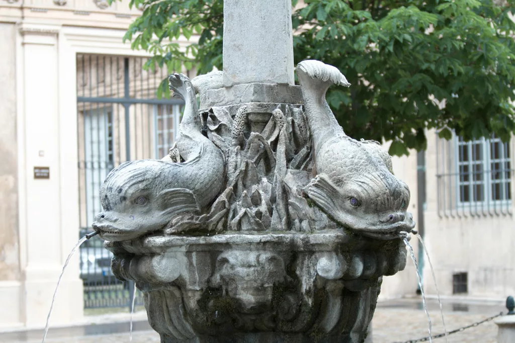 Fontaine des Quatre-Dauphins