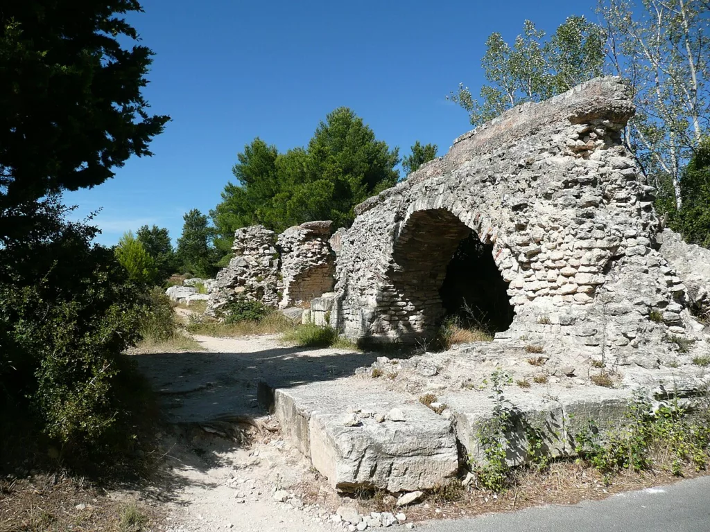 Aqueduc et moulins de Barbegal