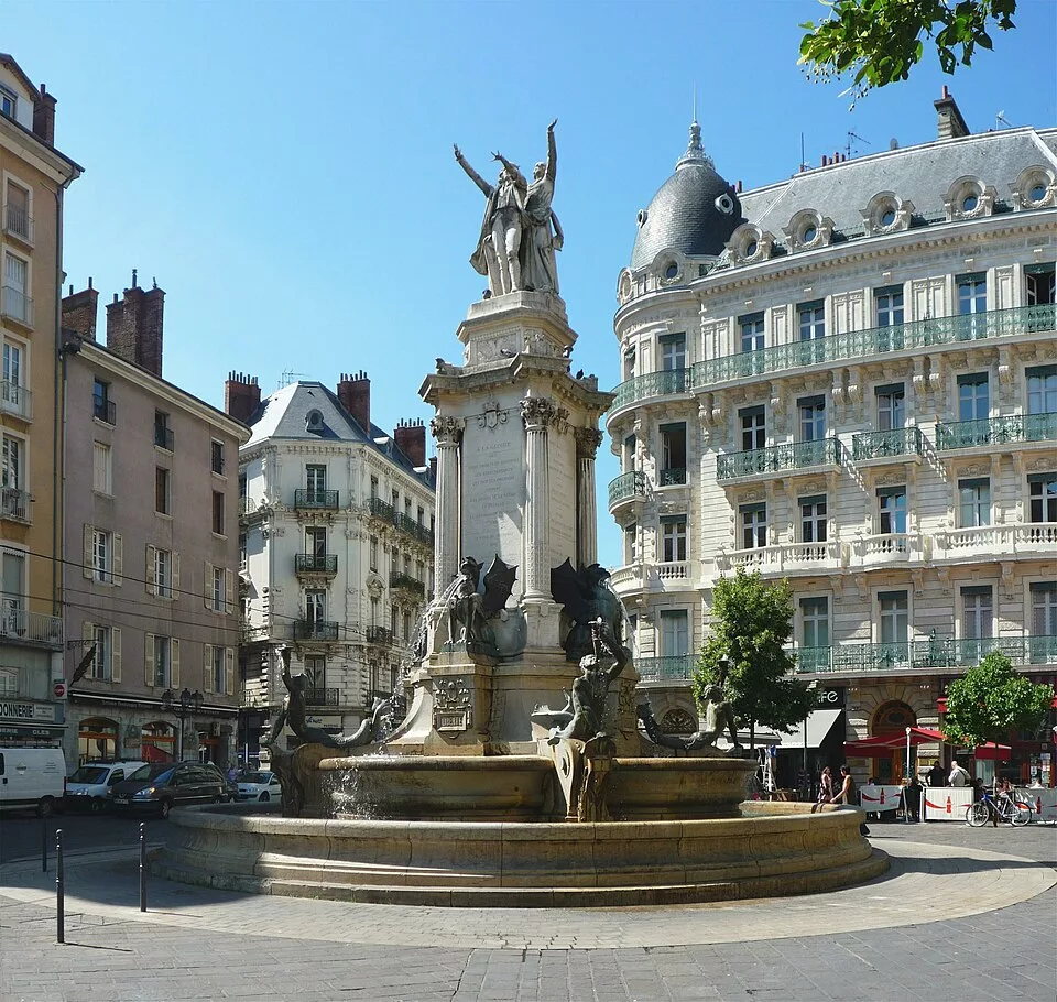 Fontaine des Trois Ordres de Grenoble